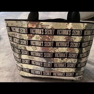 Victoria's Secret Packable Large Bag Black-silver Weekender Getaway. 22x14x6.